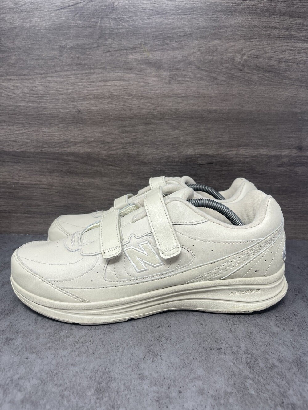 New Balance 577 Mens Size 10 4E Extra Wide Bone Leather Walking Shoes MW577VB